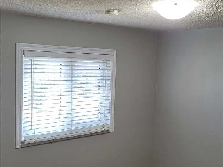 1107 Thoresby Dr — Photo 16