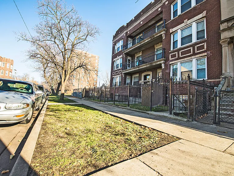 6033 S Vernon — Photo 17