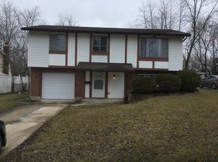 811 Blackhawk Dr, University Park, IL