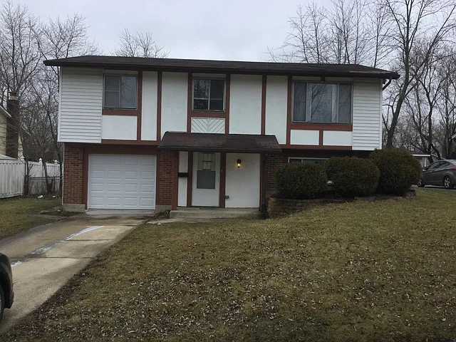 811 Blackhawk Dr photo 1