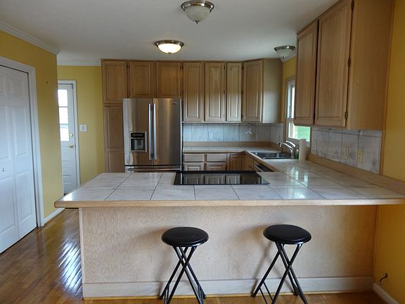 3rd image of 379 Shady Oak Ln