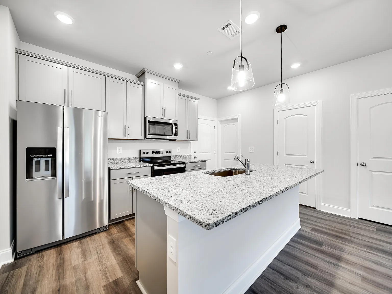 3 bed, 2.5 bath, 1628 sqft, $2,200 — Photo 3