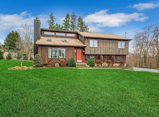 7 Beaver Ct, Newburgh, NY 12550