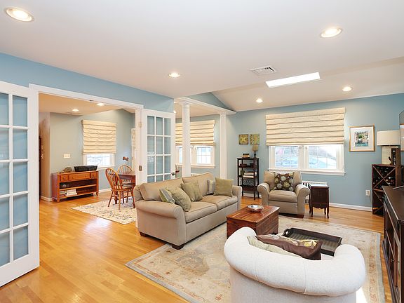 3rd image of 1 Edgewood Ave
