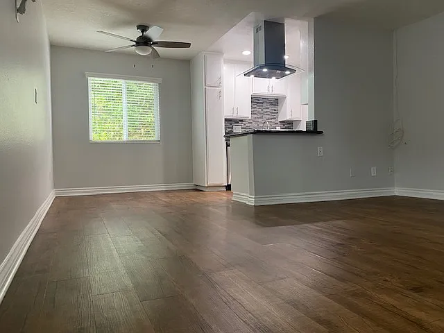 Granada Court — Photo 30