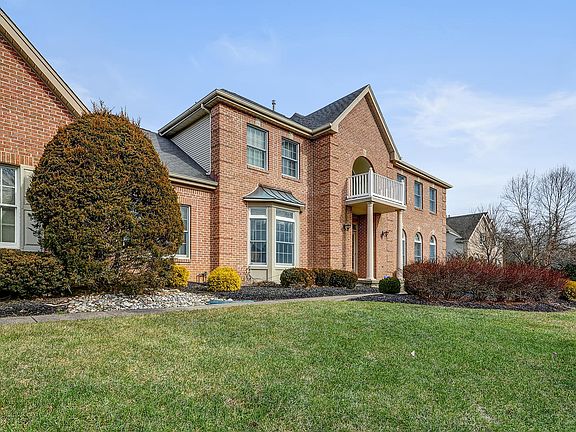 3rd image of 5 Dogwood Ct