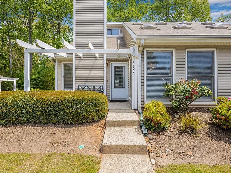1707 Cotton Patch Ln — Photo 2
