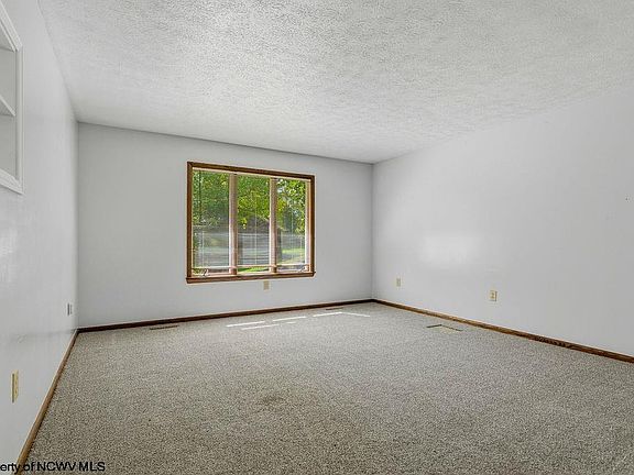 4th image of 293 Forest Dr