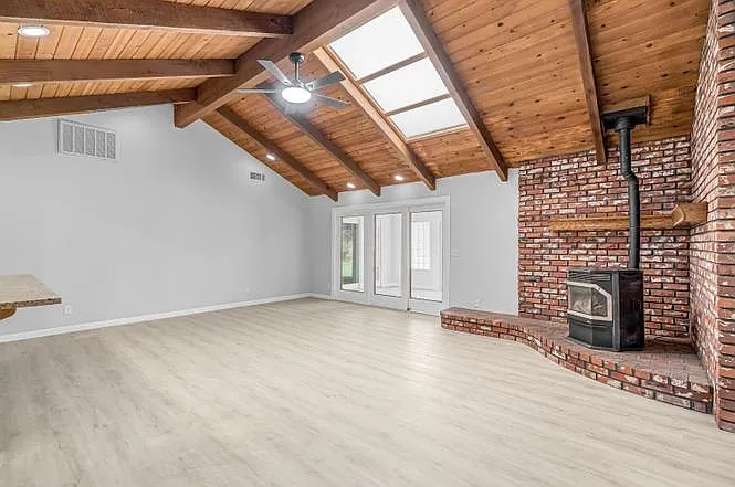 4 bed, 2034 sqft, $3,200 — Photo 3