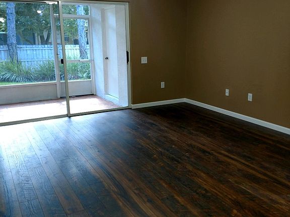 3rd image of 1311 Throckmorton Dr