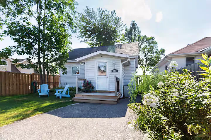 713 Lakeshore Dr — Photo 3