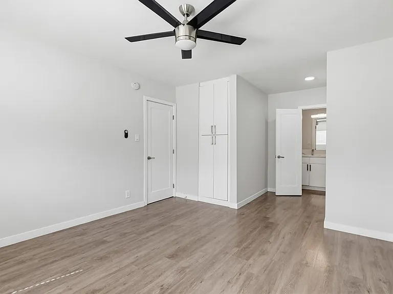 Kester Apartments — Photo 33