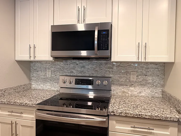 Peppermill Cir — Photo 16