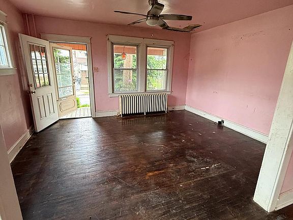 4th image of 426 Custer Ave