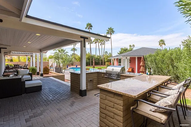5 bed, 3.5 bath, 4899 sqft, $13,495 — Photo 1