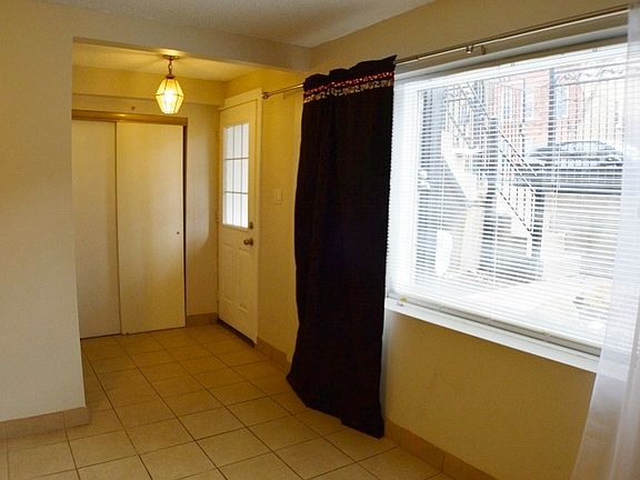 4th image of 2024 N Winchester Ave #G