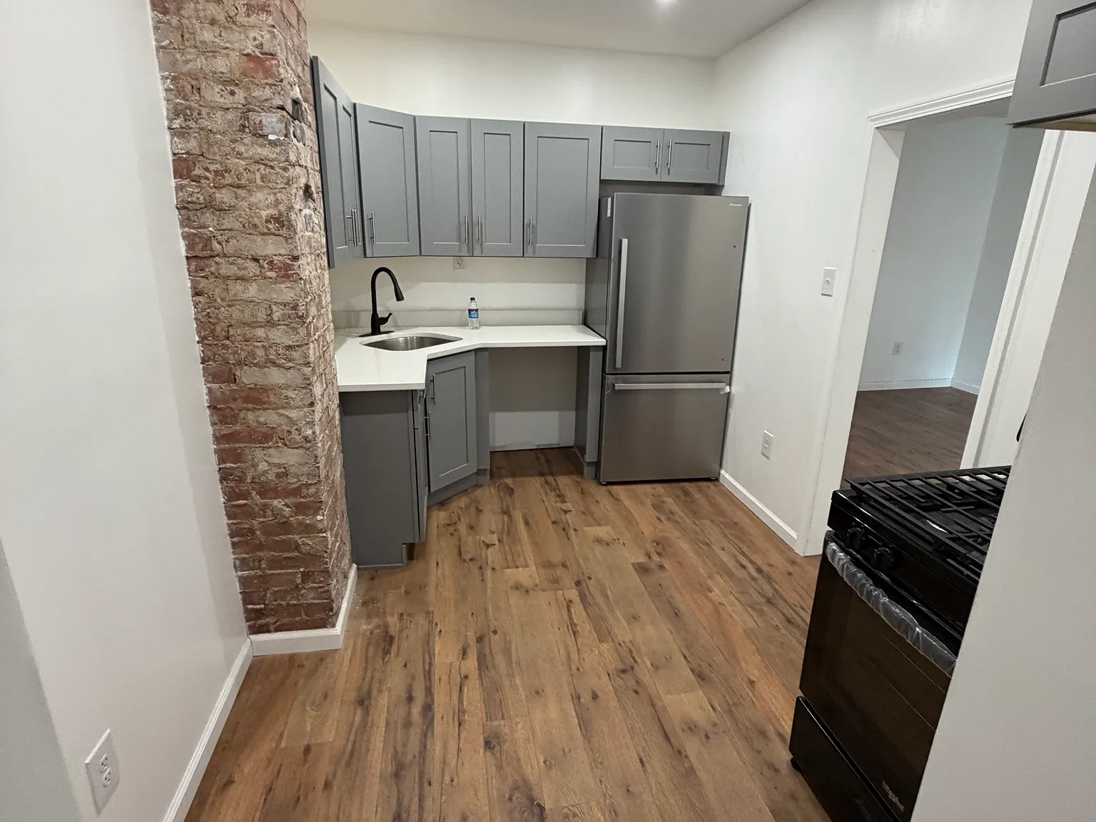 214 Morewood Ave — Photo 2