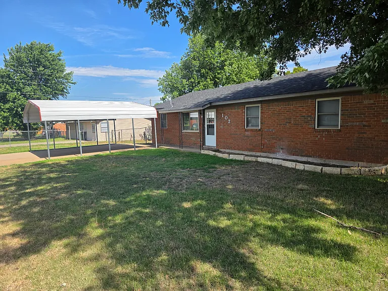 102 Gatewood Dr — Photo 2
