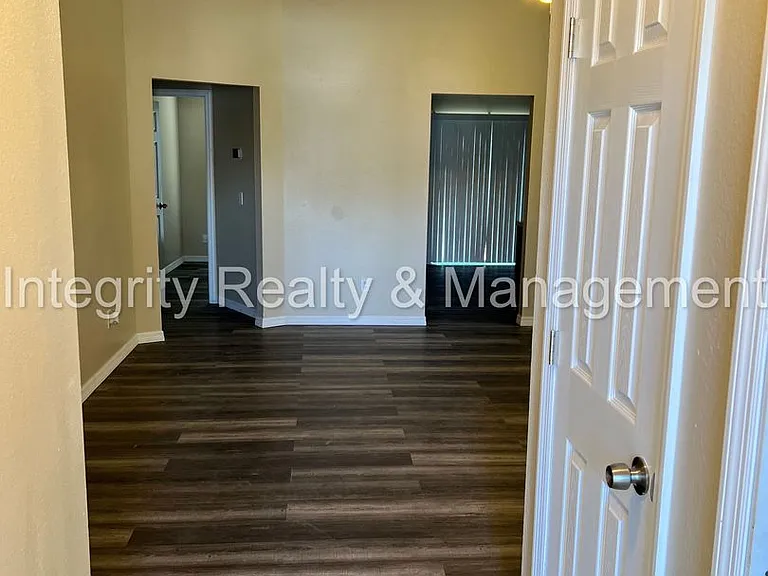 1862 Mackenzie Ct N — Photo 17