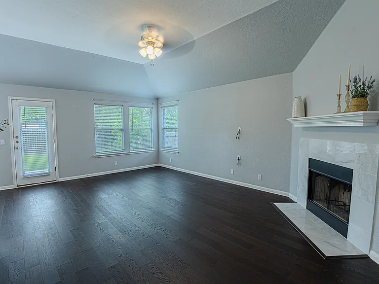 208 Discovery — Photo 13