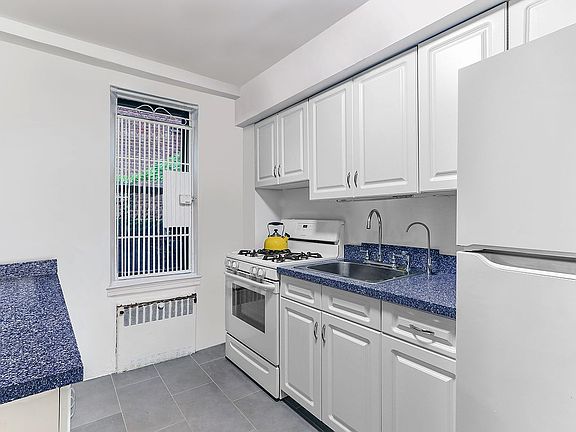 3rd image of 160 W 85th St APT 1D