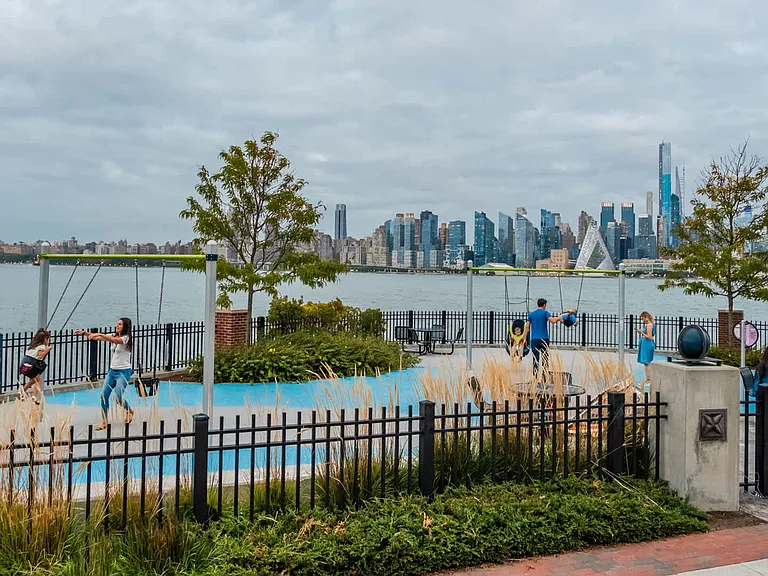 Nearby scenic outdoor park spaces.