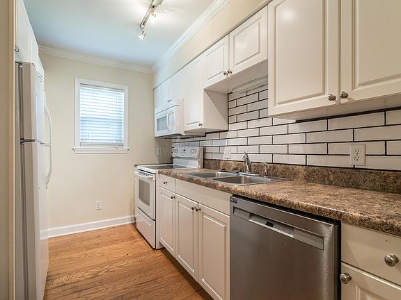 3rd image of 1513 E Franklin St #F