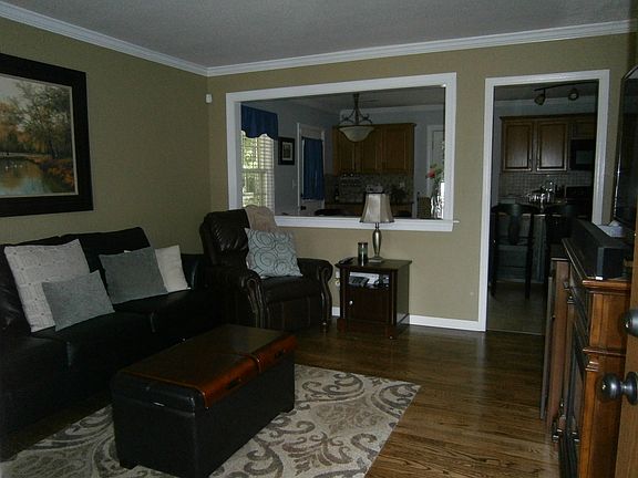 3rd image of 2300 Scott Pl