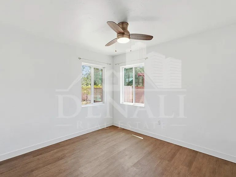 4026 E Alhambra Pl — Photo 18