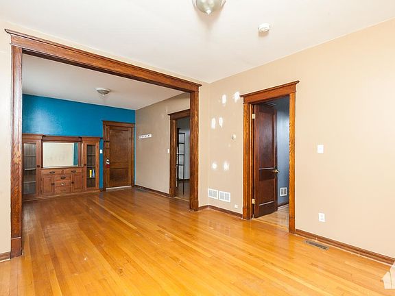 2nd image of 2806 N Francisco Ave #_1