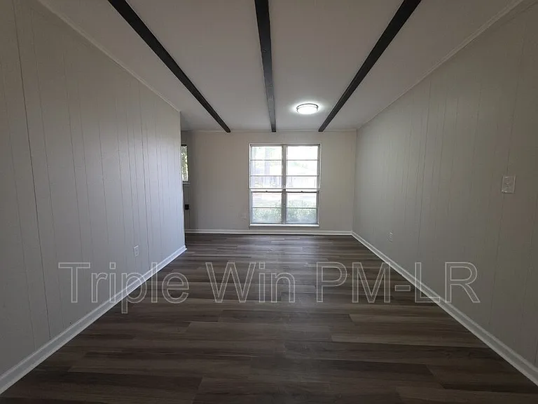 1516 Gregory St — Photo 8