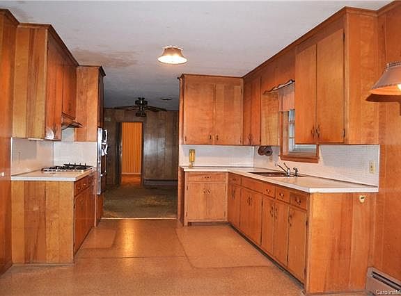2nd image of 203 Woodlawn Dr