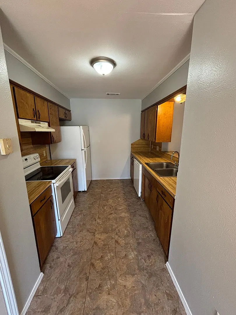 Summer Grove Duplex — Photo 3