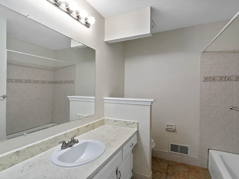 3513 NE Stanton St — Photo 18