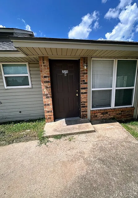 225 Bull Run St — Photo 2