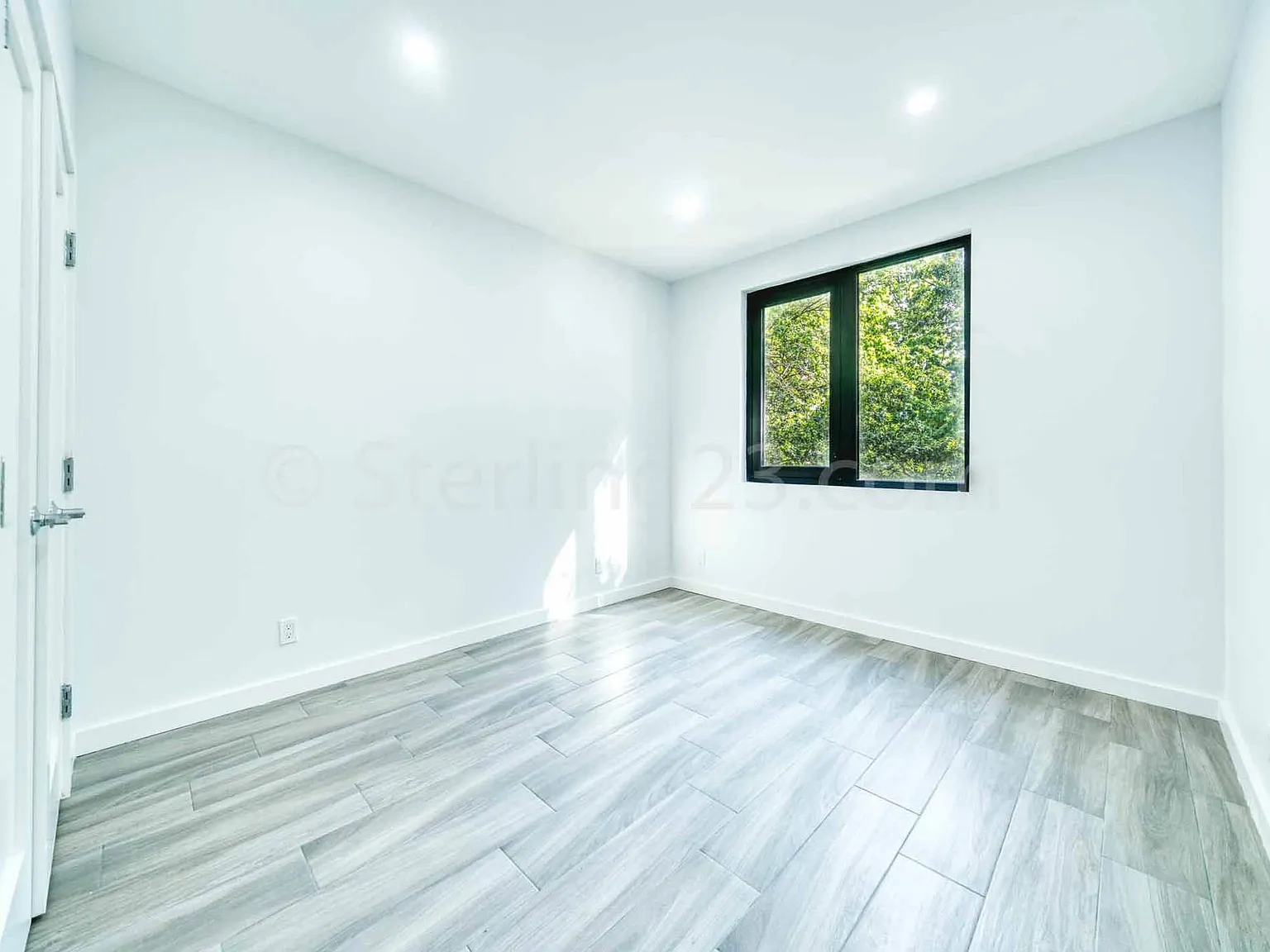 31-07 31st Avenue — Photo 3