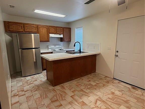 3rd image of 1914 Summer Breeze Rd APT D