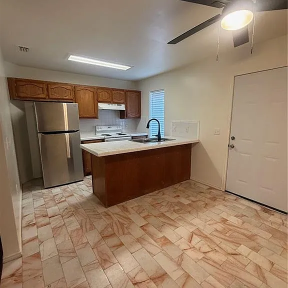 1914 Summer Breeze Rd #D — Photo 3