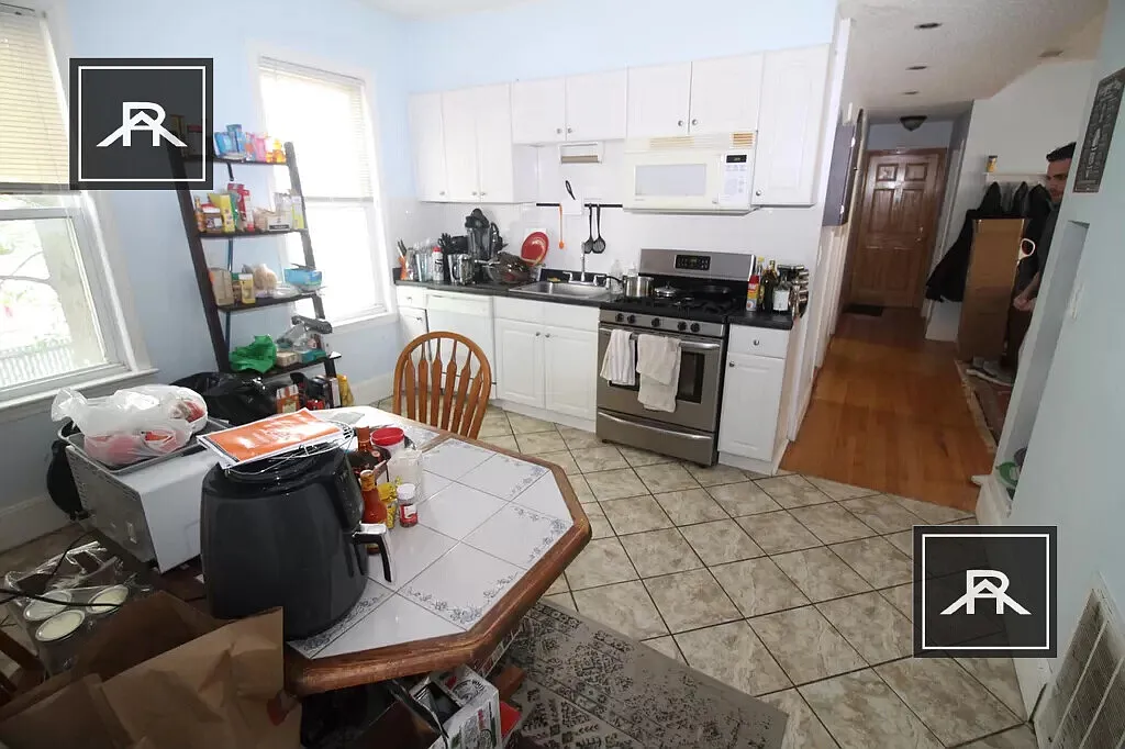 3 bed, 2.0 bath, $4,400 — Photo 1