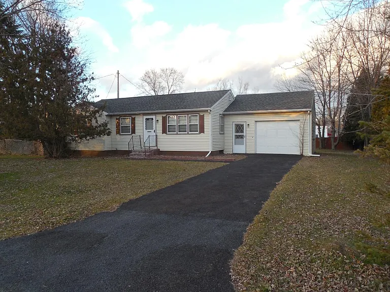12 Livingston Pkwy #HOUSE — Photo 4