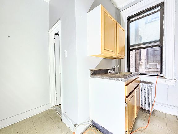 2nd image of 873 Saint Johns Pl APT 6