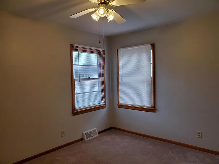 1008 W 5th St — Photo 10