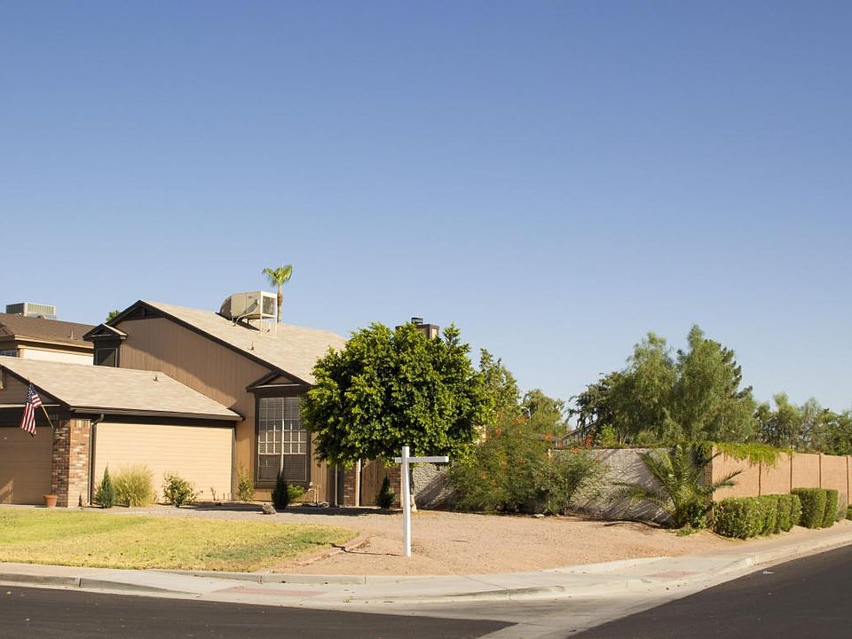 Front of Extra Large Corner Lot