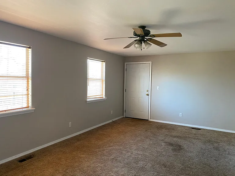 704 N Anthony St — Photo 10
