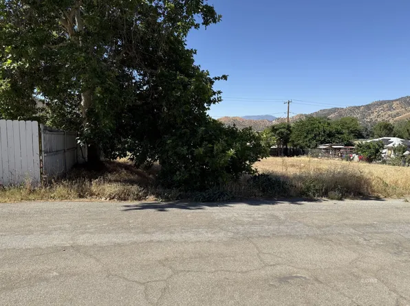 Pine St, Wofford Heights, CA 93285