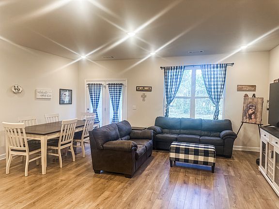 4th image of 540 Becks Pl