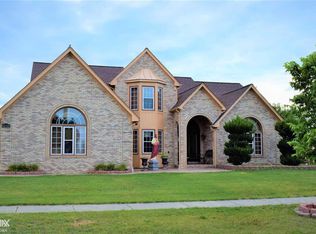 42725 Bloomingdale Dr, Sterling Heights, MI 48314