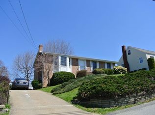 3 Lind Way, Carnegie, PA 15106