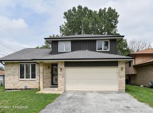 906 E 151st Pl, Phoenix, IL 60426