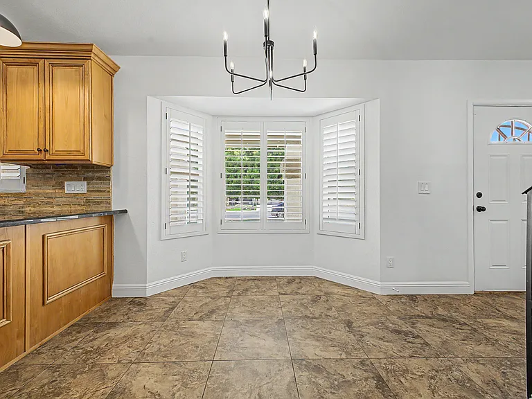 918 E Kristal Way — Photo 8